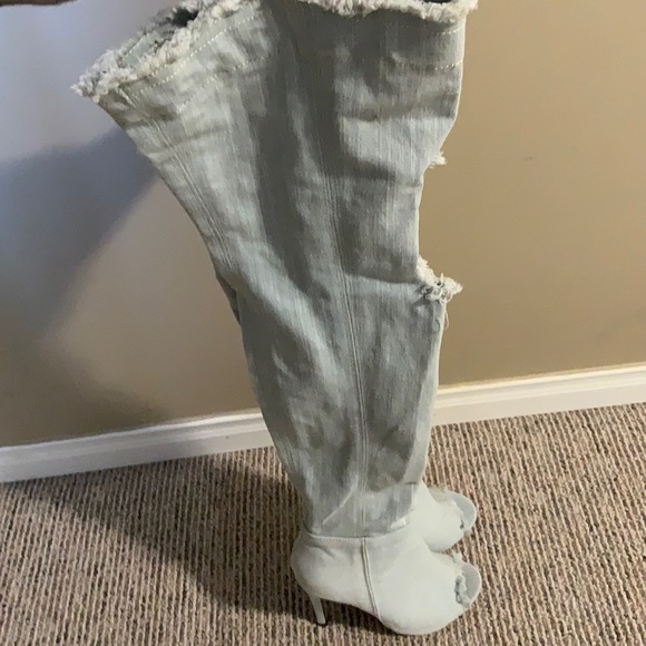 COPY - Light washed ripped jeans knee high boots - Picture 3 of 4